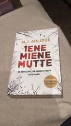 M.J. Arlidge - Iene Miene Mutte, Ophalen of Verzenden, Zo goed als nieuw, M.J. Arlidge