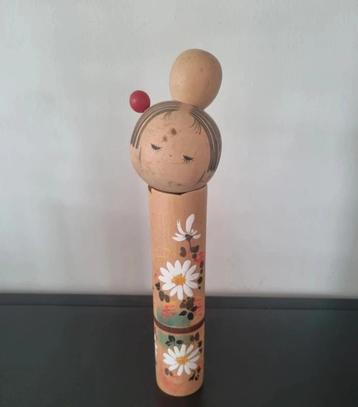 Mooie kokeshi in de stijl van Ishida Waichi beschikbaar voor biedingen
