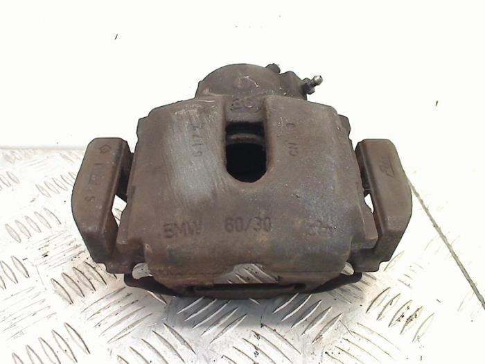 Etrier de frein (pince) avant droit d'un BMW X5, Autos : Pièces & Accessoires, Freins & Transmission, BMW, Utilisé, 3 mois de garantie