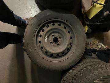 2 stuks 4 seizoensband Michelin Cross climate 195/60/R15  beschikbaar voor biedingen