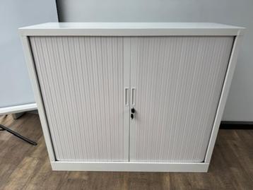Witte roldeurkast 105 x 120 x 43 beschikbaar voor biedingen