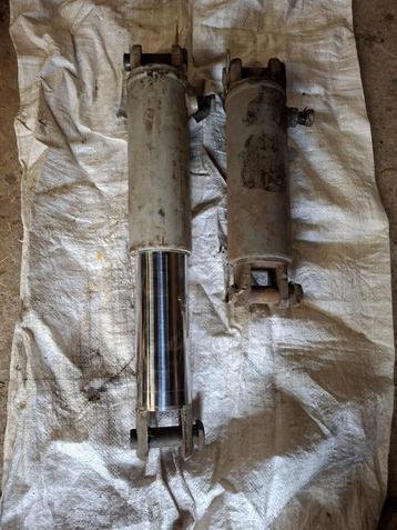 2 hydraulische pistons beschikbaar voor biedingen