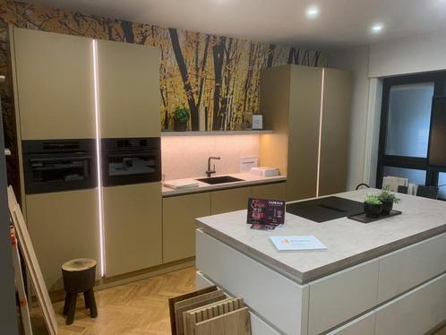 Gelakte greeploze high end keuken (Beursmodel), Huis en Inrichting, Keuken | Complete keukens, Zo goed als nieuw, Overige typen