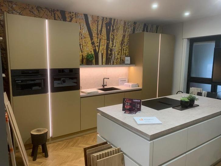 Gelakte greeploze high end keuken (Beursmodel), Huis en Inrichting, Keuken | Complete keukens, Zo goed als nieuw, Overige typen