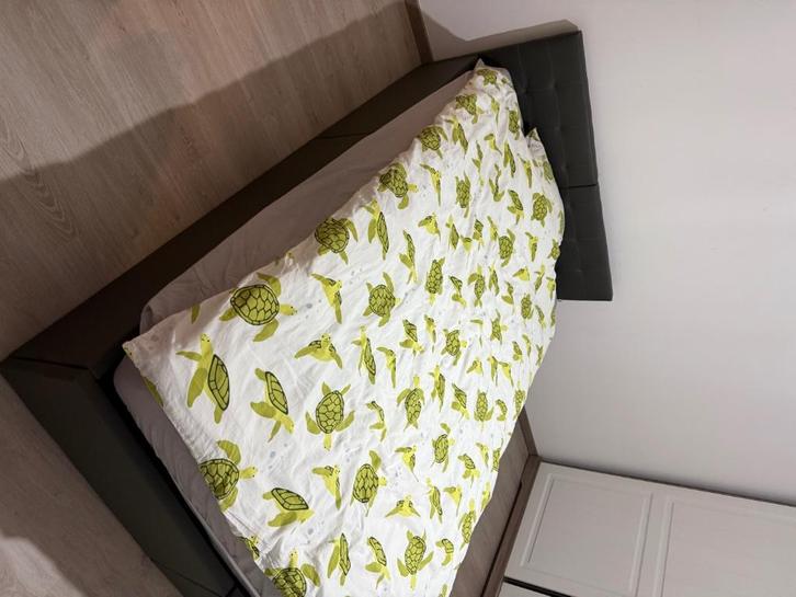 Twijfelaar bed 2 maanden oud, Huis en Inrichting, Slaapkamer | Bedden, Nieuw, Twijfelaar, 120 cm, 200 cm, Overige materialen, Grijs