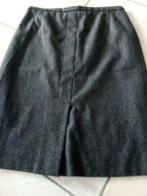 Grijsgestreepte rok (44), Kleding | Dames, Rokken, Maat 42/44 (L), Ophalen of Verzenden, Zo goed als nieuw, Knielengte