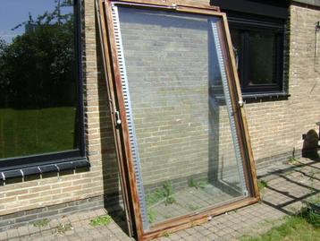 verschillende grote panelen enkel glas beschikbaar voor biedingen