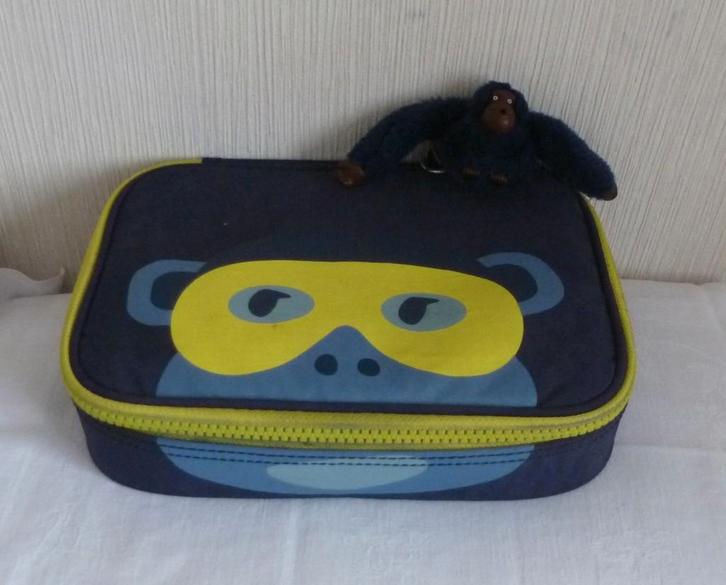 Kipling zeer grote pennenzak 100 pennen + aap, Diversen, Schoolbenodigdheden, Gebruikt, Ophalen of Verzenden