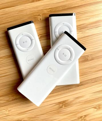 2x Apple afstandsbediening model A1156 beschikbaar voor biedingen