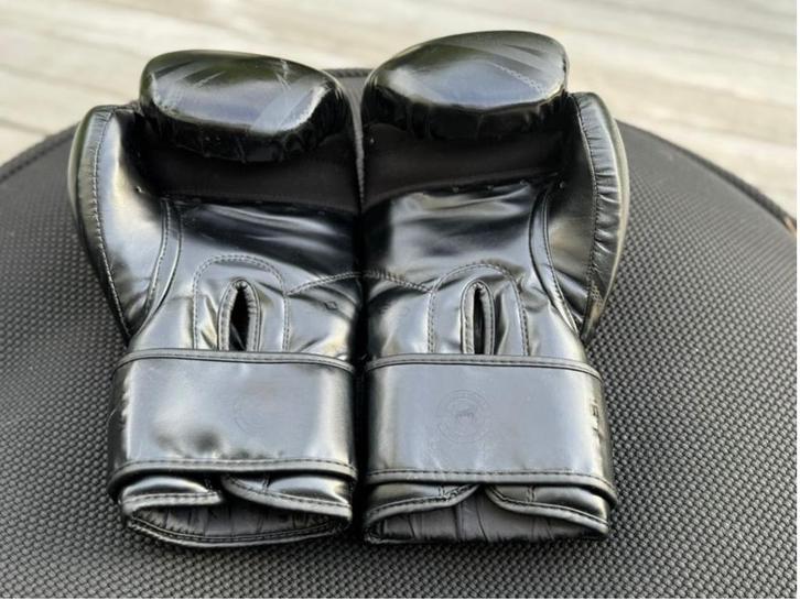 bokshandschoenen (2), Sport en Fitness, Boksen, Zo goed als nieuw, Bokshandschoenen, Ophalen