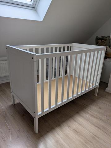 Meegroei babybed ikea + aerosleep matras + hoezen beschikbaar voor biedingen