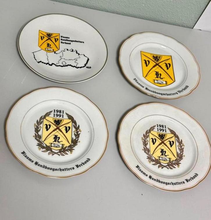 4 Bord Vlaams Handboogschutters Verbond boogschutters belgie, Antiek en Kunst, Antiek | Servies los, Ophalen of Verzenden