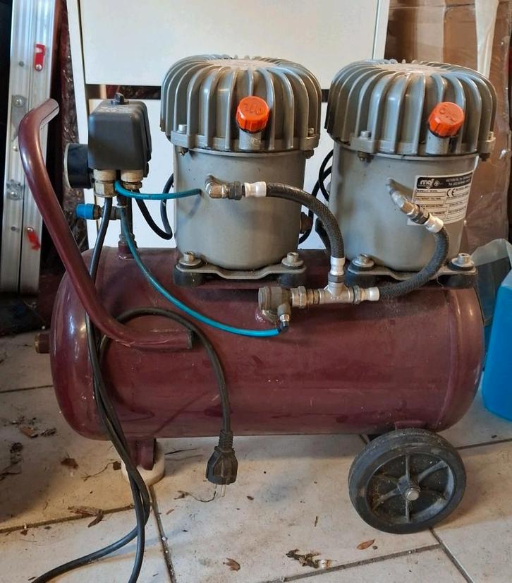 MGF compressor – dubbele olievrije motor 230 V 11 bar, Doe-het-zelf en Bouw, Compressors, Zo goed als nieuw, Mobiel, Ophalen