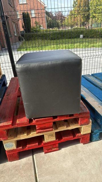 Zit poefs leder Hxbxd : 45x45x45 cm Kleur zwart beschikbaar voor biedingen