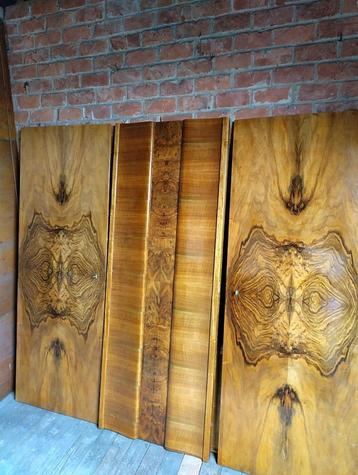 Retro kleerkast met kwalitatief mooi fineer beschikbaar voor biedingen