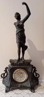 Klokbeeld met vrouw, Ophalen