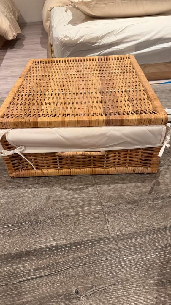 Panier tressé , avec couvercle et tissu intégré A saisir!, Huis en Inrichting, Woonaccessoires | Schalen en Manden, Zo goed als nieuw