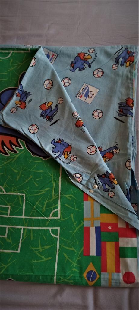 1pers. DEKBEDOVERTREK VOETBAL, Kinderen en Baby's, Kinderkamer | Beddengoed, Zo goed als nieuw, Dekbedovertrek, Blauw, Jongetje