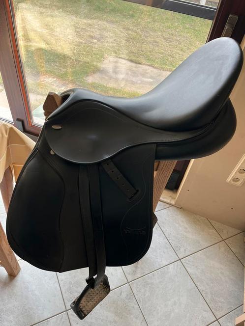 Tekna veelzijdigheidszadel 17 inch, Dieren en Toebehoren, Paarden en Pony's | Zadels, Zo goed als nieuw, Ophalen of Verzenden
