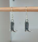 Zilverkleurige oorbellen met cowboy laars, nieuw! Handgemaak, Hangers, Nieuw, Ophalen of Verzenden, Zilver