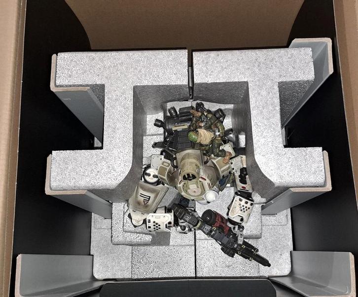 Titanfall statue 50 cm nieuw, Games en Spelcomputers, Games | Pc, Zo goed als nieuw, Ophalen
