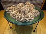 Sierschotel met rotan (rieten) bollen, Ophalen of Verzenden, Zo goed als nieuw