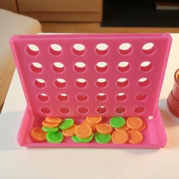 4 op een rij spel , roze mini formaat 7,5cm x 4,5cm beschikbaar voor biedingen