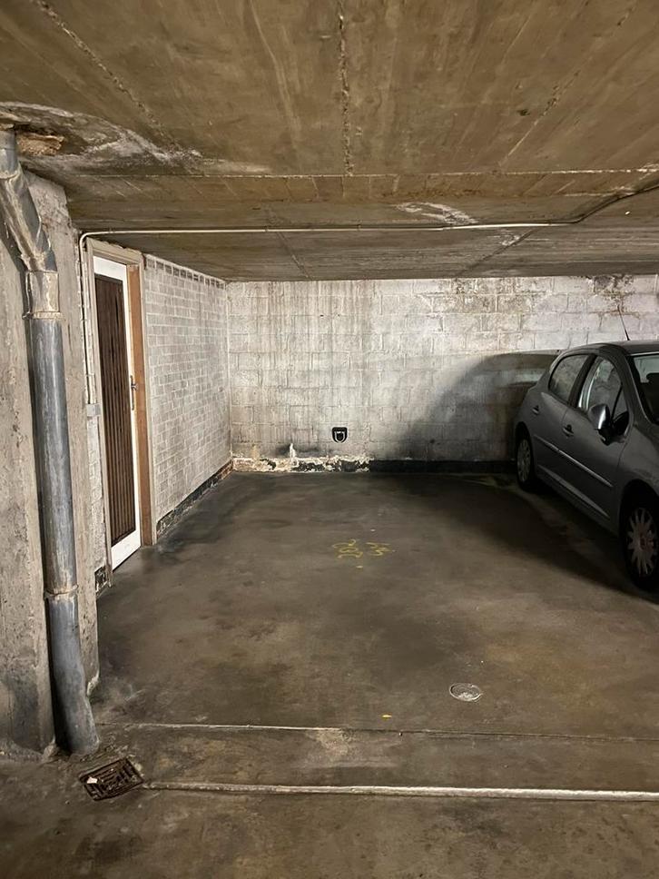 Afgesloten parkeerplaats Ixelles - Fernand Cocq, Immo, Garages en Parkeerplaatsen, Brussel