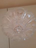 Kristallen schaal, Enlèvement