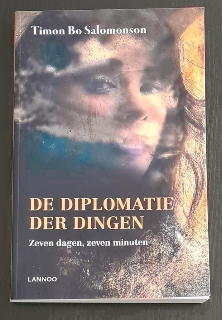 Boek "De diplomatie der dingen (Zeven dagen, zeven minuten)", Boeken, Literatuur, Zo goed als nieuw, Ophalen of Verzenden
