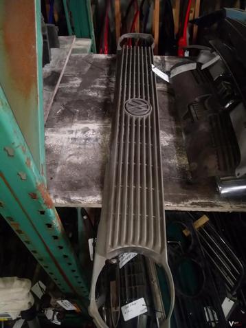 Volkswagen Polo grille 1987  beschikbaar voor biedingen