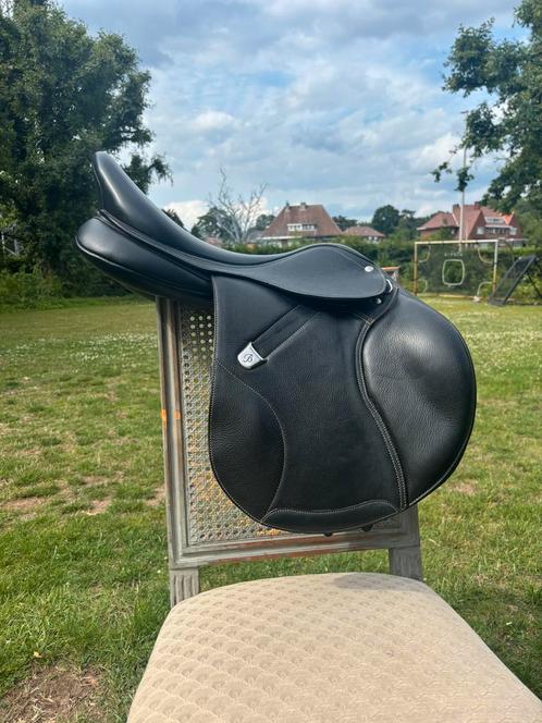 Bates zadel 17,5”, Dieren en Toebehoren, Paarden en Pony's | Zadels, Zo goed als nieuw, Springen, Ophalen