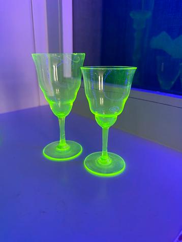 Uranium wijnglazen beschikbaar voor biedingen