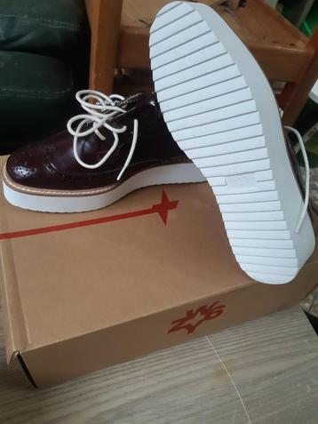 Chaussure dame   neuve couleur rouge Bordeau. Pointure 38. beschikbaar voor biedingen