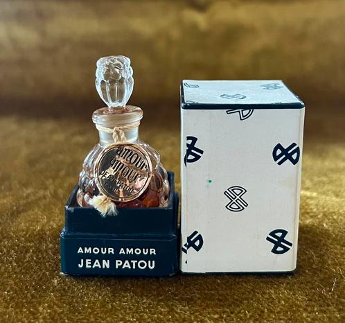Jean Patou Amour Amour Miniatuur – Vol met originele Doos, Verzamelen, Parfumverzamelingen, Miniatuur, Gevuld, Ophalen of Verzenden