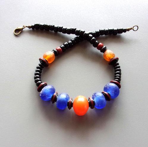 Afrikaanse ketting in blauw en honing van gerecycled glas, Handtassen en Accessoires, Kettingen, Nieuw, Overige materialen, Blauw