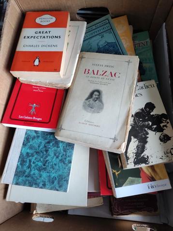 Doos vol boeken : bekende literatuur en schrijvers beschikbaar voor biedingen