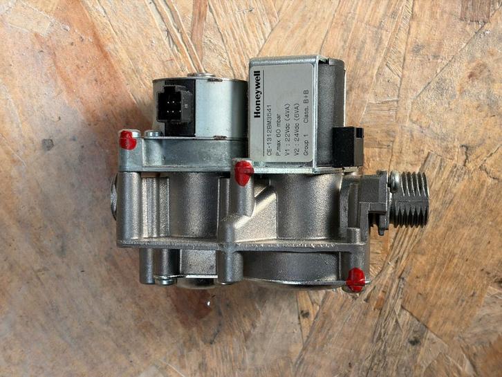 Mécanisme gaz G30 Saunier Duval réf. S1071500 — Pièce, Doe-het-zelf en Bouw, Verwarming en Radiatoren, Gebruikt, Cv-ketel of Combi-ketel