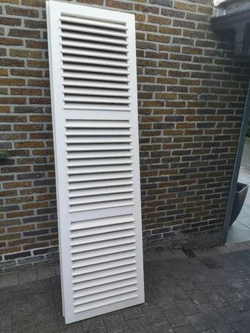 Houten raamluiken beschikbaar voor biedingen