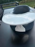 Bumbo kinderzitje grijs met tafeltje, Kinderen en Baby's, Kinderstoelen, Ophalen, Zo goed als nieuw