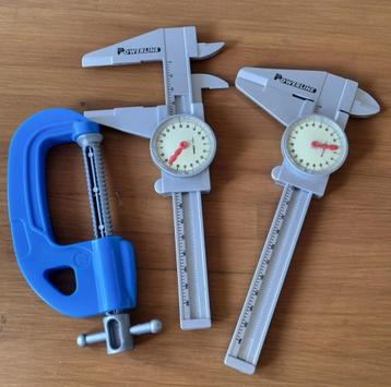 Setje bouwgereedschap beschikbaar voor biedingen