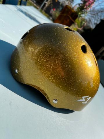 Skate helmS ONE Helmet Company beschikbaar voor biedingen