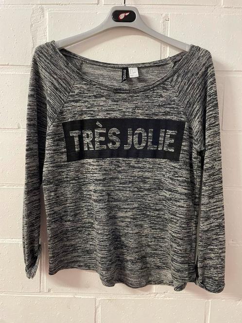 Dames dun truitje, opschrift ‘tres jolie’, merk divided,mt S, Kleding | Dames, Blouses en Tunieken, Zo goed als nieuw, Maat 36 (S)