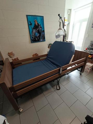 Lit médical médicalisé électrique comme à l'hôpital Nikel  beschikbaar voor biedingen