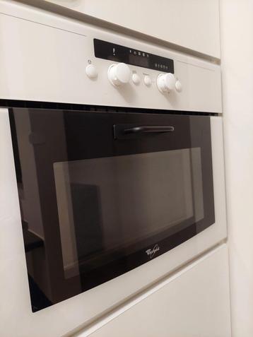Whirlpool ingebouwde microgolfoven beschikbaar voor biedingen