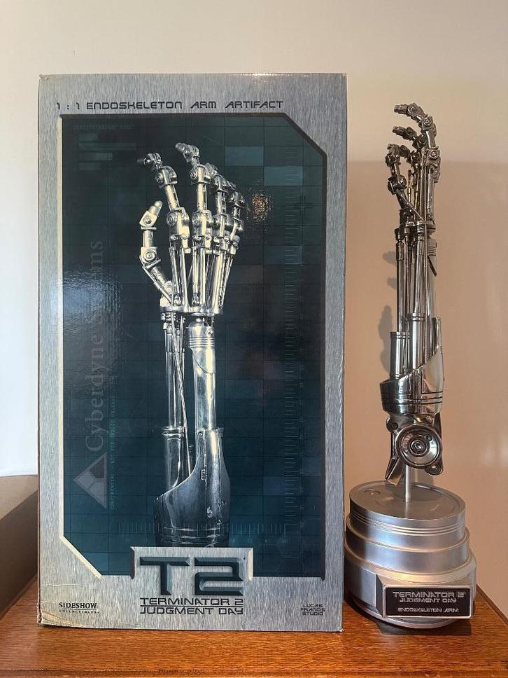 Terminator 2 T800 Endoskeletarm 1:1 Sideshow 677/750, Verzamelen, Film en Tv, Zo goed als nieuw, Film, Beeldje, Replica of Model