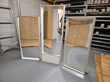 Driedelige set (KJH Ted Baker) beschikbaar voor biedingen