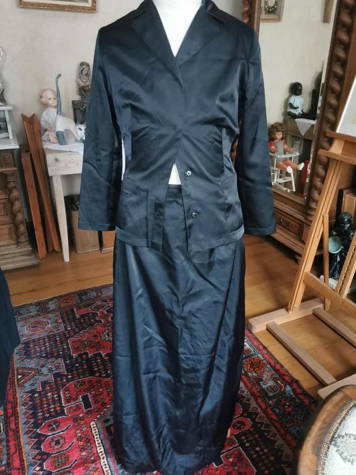 Très bel ensemble noir signé Olivier Strelli, Vêtements | Femmes, Habits de circonstance, Comme neuf, Taille 42/44 (L), Noir, Enlèvement ou Envoi