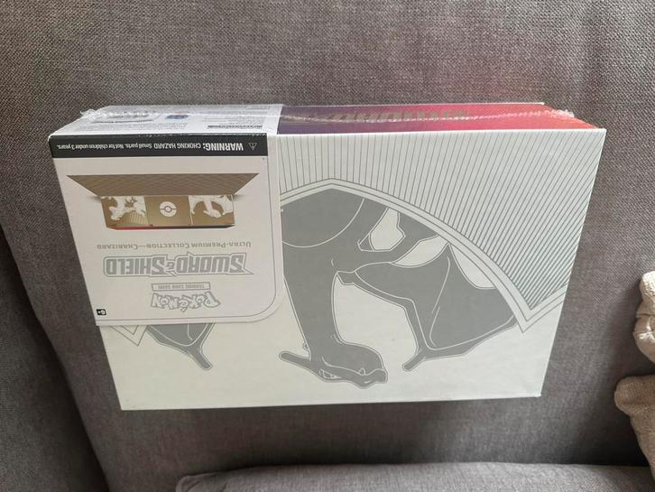 Sword & Shield Ultra Premium Collection-Charizard - Sealed., Hobby en Vrije tijd, Verzamelkaartspellen | Pokémon, Nieuw, Ophalen