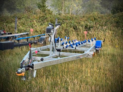 Boottrailer, Watersport en Boten, Boottrailers, Zo goed als nieuw, Sloepentrailer, Minder dan 1500 kg, Minder dan 6 meter, Verstelbare verlichting